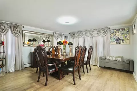 Dining - 46 Kane St, Springfield, MA 01119 photo 1 of 2