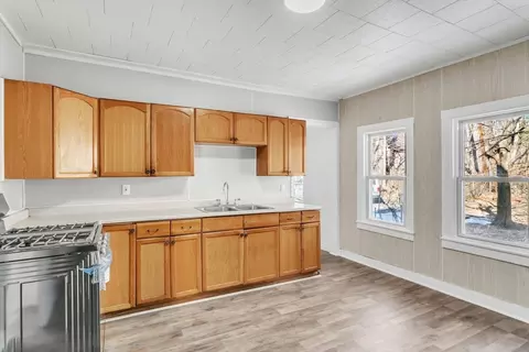 171 Massasoit St, Springfield, MA 01107 photo 9