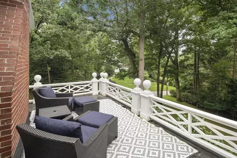 Exterior - 19 Rangeley Rd, Winchester, MA 01890 photo 2 of 7