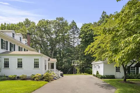 Exterior - 19 Rangeley Rd, Winchester, MA 01890 photo 6 of 7
