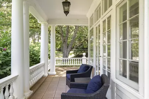Exterior - 19 Rangeley Rd, Winchester, MA 01890 photo 5 of 7