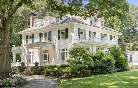Exterior - 19 Rangeley Rd, Winchester, MA 01890 photo 4 of 7