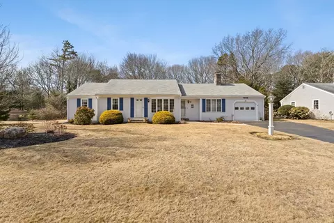 363 Prince Hinckley Rd, Centerville, MA 02632