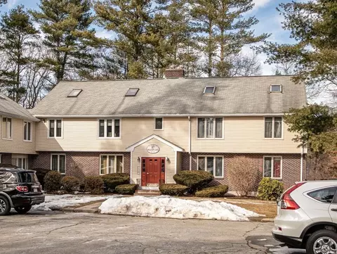 17 Hilltop Ln #3, Easton, MA 02375