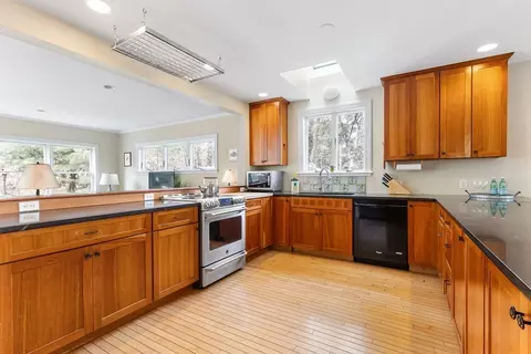 663 Greendale Ave, Needham, MA 02492 photo 6