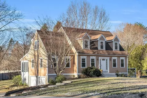 16 Hallisey Dr, Newburyport, MA 01950