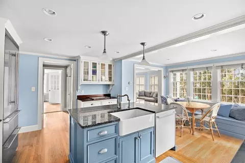 24 Lincoln St, Hingham, MA 02043 photo 3