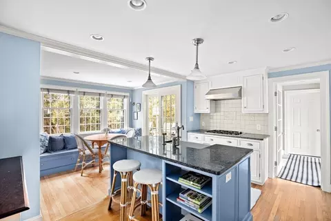 24 Lincoln St, Hingham, MA 02043 photo 5