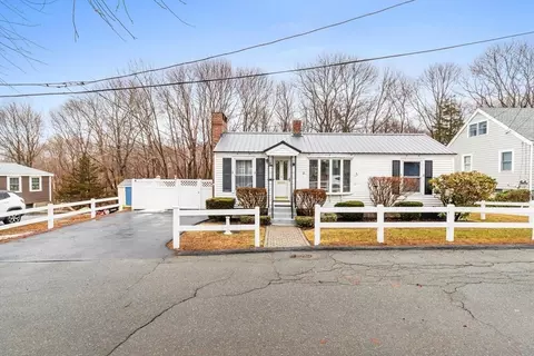 6 Gardner Ter, Gloucester, MA 01930 photo 2