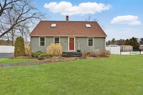 27 Pomeroy St, Easthampton, MA 01027