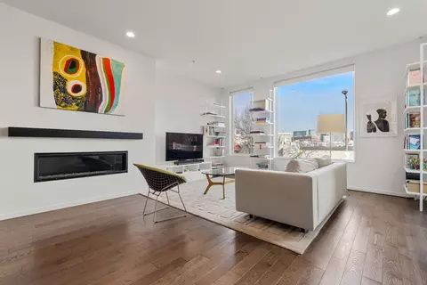 519 E 1st St #4, Boston, MA 02127