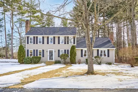 7 Spring St, Douglas, MA 01516