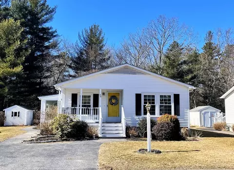 46 Country Dr, Bridgewater, MA 02324