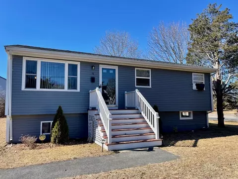 16 Summer St, Bourne, MA 02532