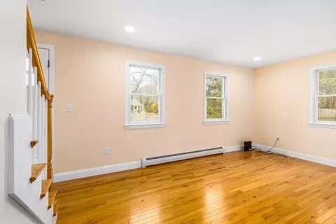 Living - 644 Skunknet Rd, Centerville, MA 02632 photo 2 of 2