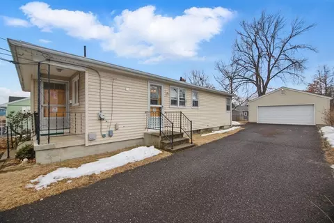 6 Garrity St, Chicopee, MA 01020 photo 4