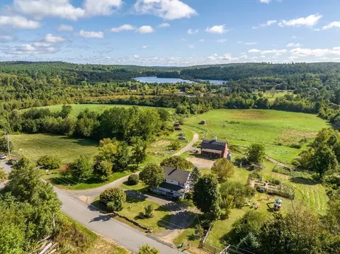 81 5 Bridge Rd, Brimfield, MA 01010