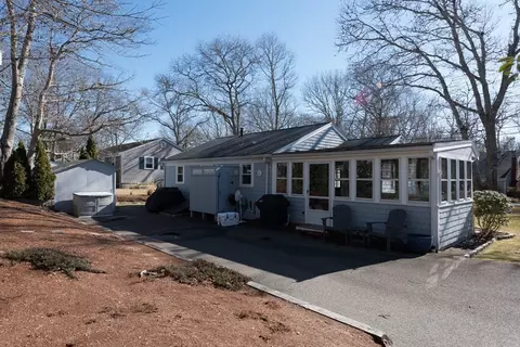 2 Naushon Rd, Mashpee, MA 02649 photo 4