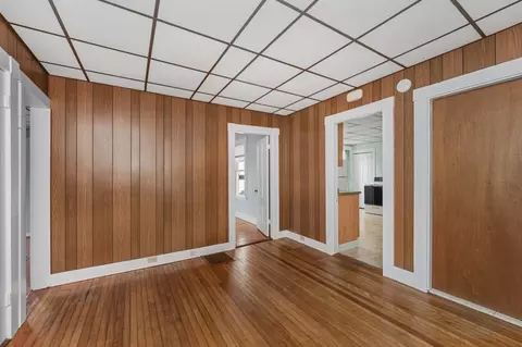 Entry Way - 6 Trask St, Danvers, MA 01923 photo 2 of 2