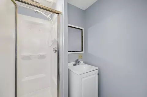 Bath - 6 Trask St, Danvers, MA 01923 photo 3 of 4