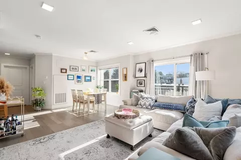 320 Maverick St #304, Boston, MA 02128