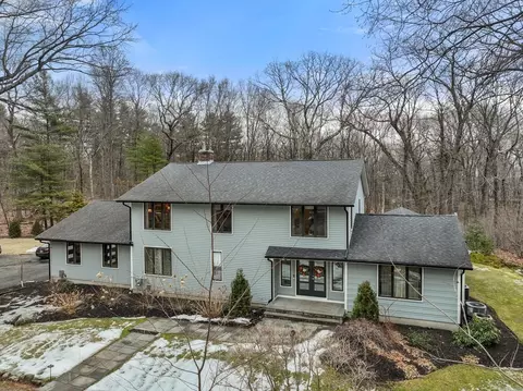 30 Trailside Rd, Weston, MA 02493 photo 2