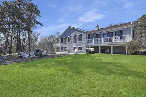 6 Marthas Park Rd, Oak Bluffs, MA 02557