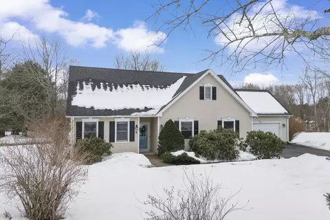 4 Juniper Wood Dr, Haverhill, MA 01832