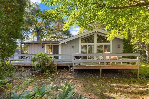33 Half Moon Cir, Falmouth, MA 02536