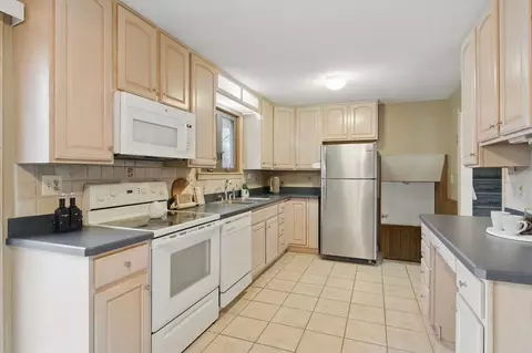 79 Wanda St, Chicopee, MA 01013 photo 12