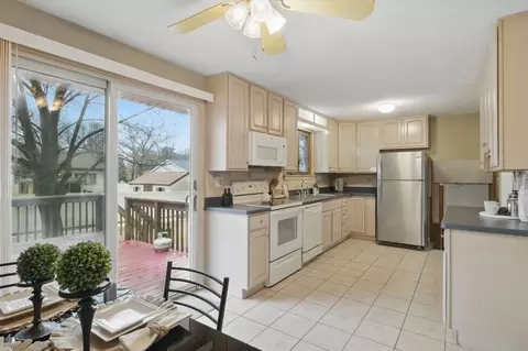 79 Wanda St, Chicopee, MA 01013 photo 16