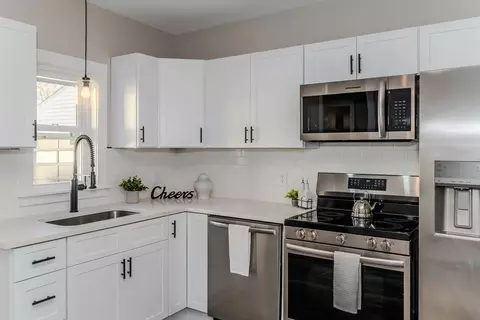 84 West St, Ware, MA 01082
