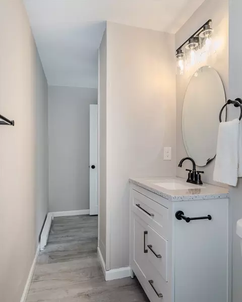 84 West St, Ware, MA 01082 photo 20