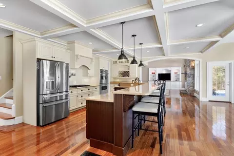 40 Canterbury St, Hingham, MA 02043 photo 4