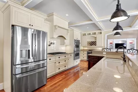 40 Canterbury St, Hingham, MA 02043 photo 3