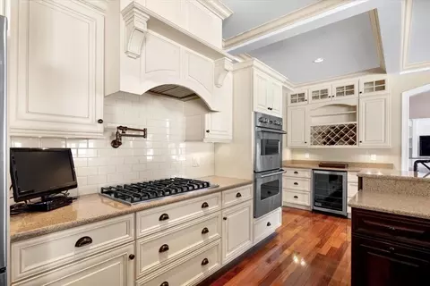 40 Canterbury St, Hingham, MA 02043 photo 2