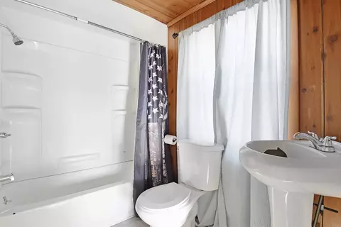 Bath - 20 Bacon St, Orange, MA 01364 photo 2 of 3