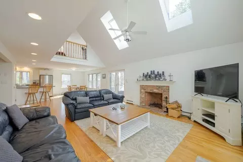 165 Mayflower Dr, Wellfleet, MA 02667