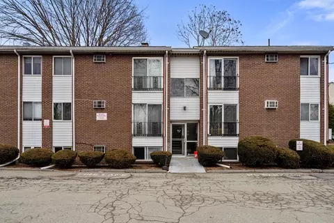 180 River St #B4, Waltham, MA 02453