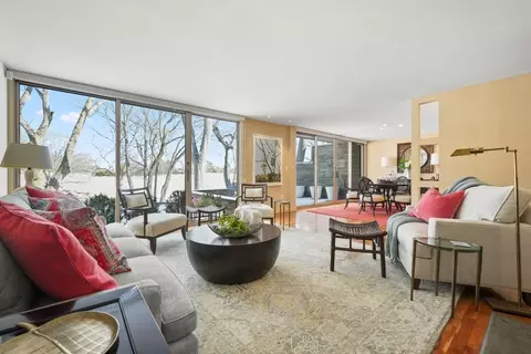 67 Fairgreen Pl #20, Chestnut Hill, MA 02467