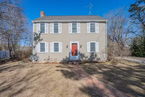 4 Ralyn Rd, Cotuit, MA 02635 photo 2