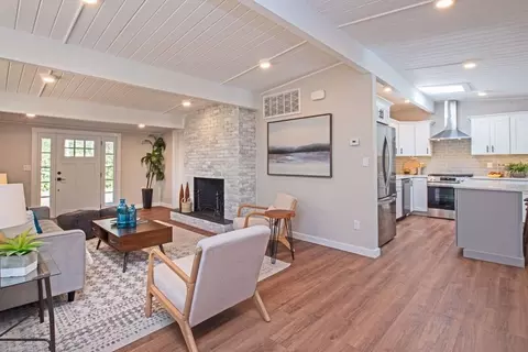 160 Oxbow Rd, Wayland, MA 01778