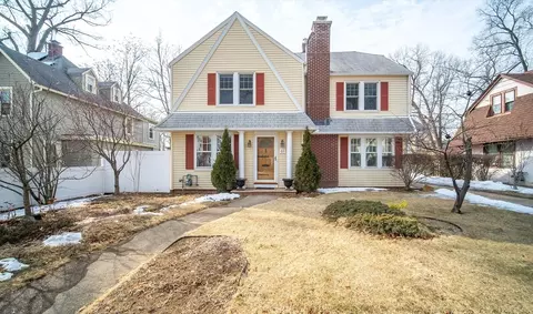 48 Perkins St, Springfield, MA 01118