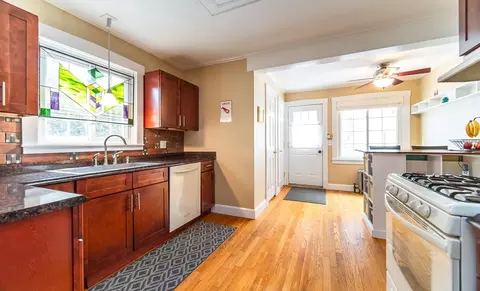 48 Perkins St, Springfield, MA 01118 photo 6