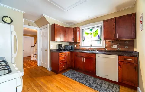 48 Perkins St, Springfield, MA 01118 photo 9