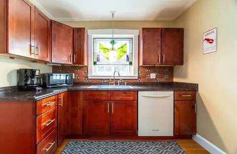 48 Perkins St, Springfield, MA 01118 photo 8