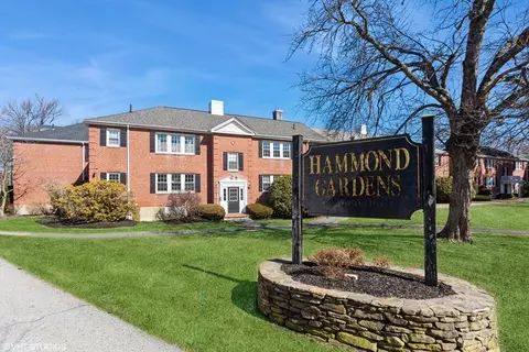 33 Hammond Pond Pkwy #1, Chestnut Hill, MA 02467