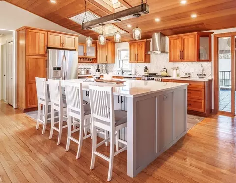 8 Hadley Pl, Hadley, MA 01035
