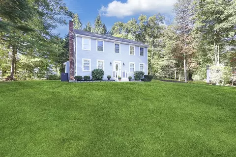 4 Mary Anne Dr, Franklin, MA 02038