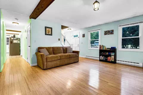 Entry Way - 102 Lower Gore Rd, Webster, MA 01570 photo 2 of 3